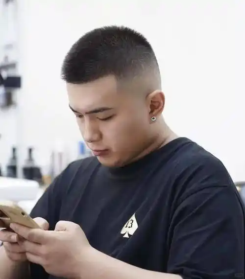 男生剪这几款清爽短发,少年感爆棚,简约而不失时尚