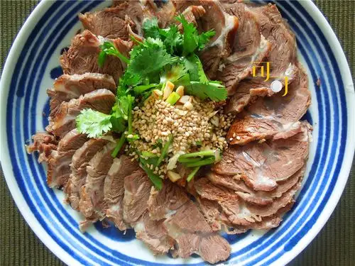 原创夏天最爱这样一盘凉拌牛肉,切一盘拌一拌,好吃美味,上班族最爱