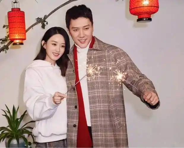 冯绍峰参加亲子运动会,儿子正面照曝光,网友:像妈妈赵丽颖