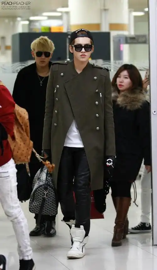 穿皮裤最好看的爱豆##吴亦凡[超话]