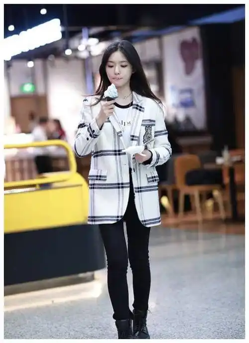 林允穿西装外套走机场,衣服太长遮大腿,根本看不出身高169cm_西服