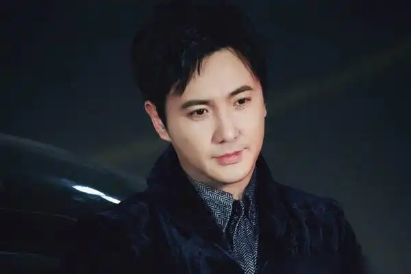 相信大多数人都看过沈腾年轻的照片,一度被称为军艺的校草,可