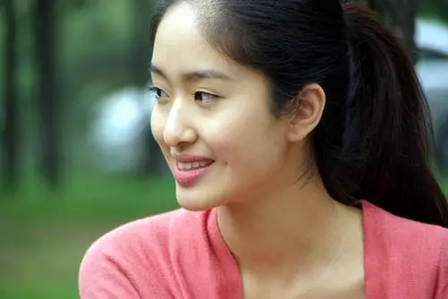 图网传杨采钰整容照是真是假外表甜美遭质疑