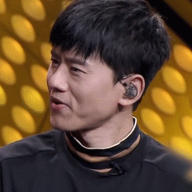 张杰耳机不服气撇嘴gif动图_动态图_表情包下载_soogif