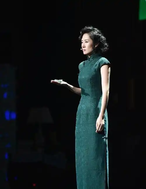 43岁的刘敏涛风韵犹存穿起旗袍来那么惊艳靠实力赢得人心