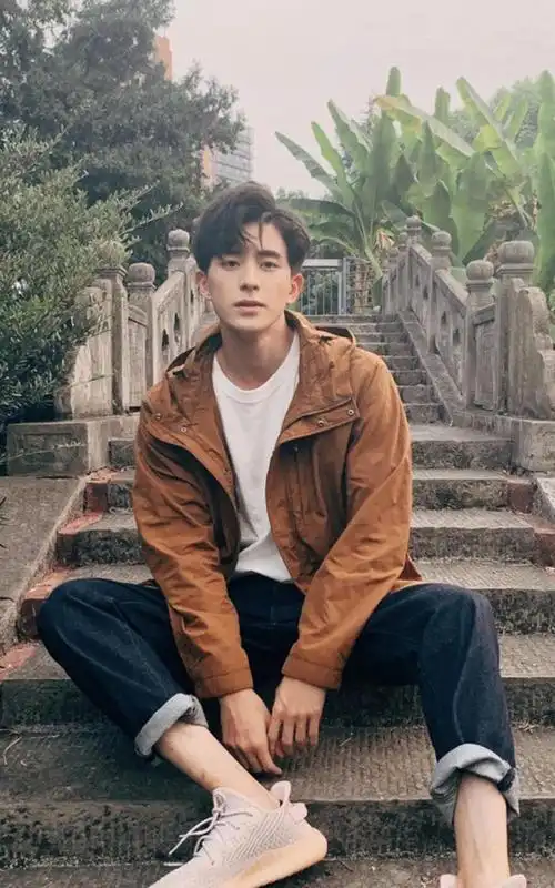 时尚休闲大男孩熬瑞鹏个人魅力写真,高清图片,手机锁屏桌面-壁纸族