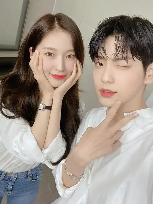 来点男女爱豆合影