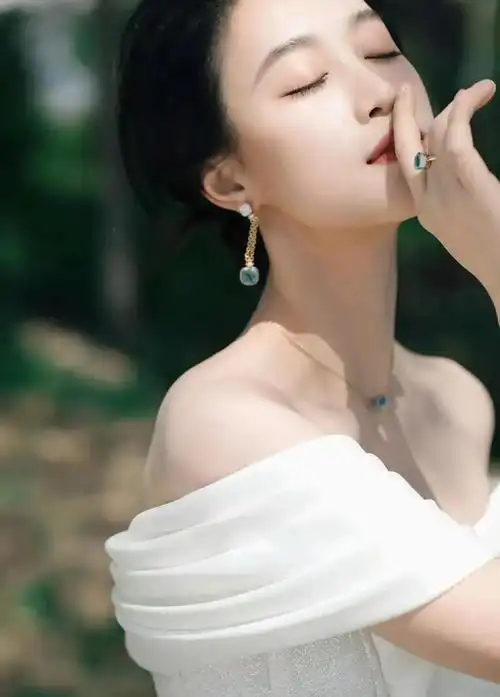 蓝盈莹身材真好