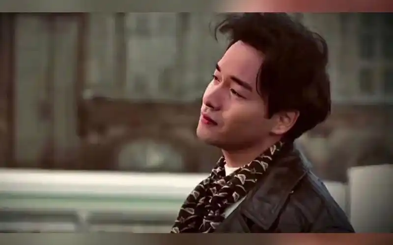 张国荣的一首关于友情的粤语经典歌曲英雄本色主题曲《当年情》