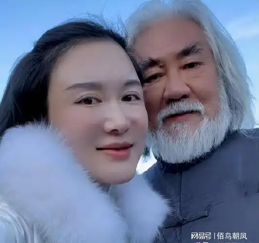 依然大方尽孝,与小31岁娇妻幸福美满|胡军|刘涛|周迅|结婚|张纪中