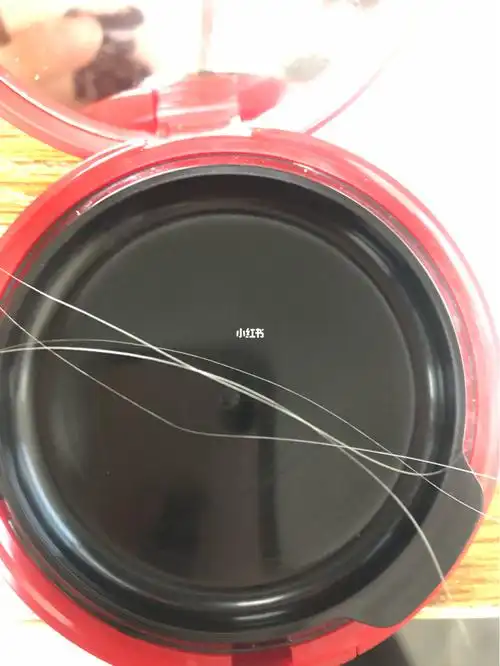 人呀就是矛盾白的黑的不都是头发吗,干嘛那么嫌弃白色呢