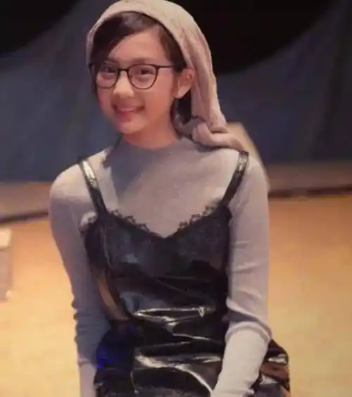 黄磊大女儿多多晒近照,健身运动秀肌肉身材,田亮女儿要怎么比?