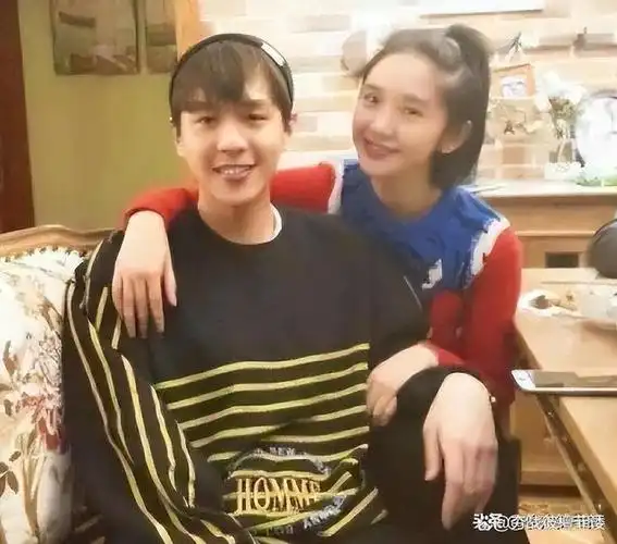 唐艺昕婚后如整容般变化张若昀依旧帅气她却焕然一新