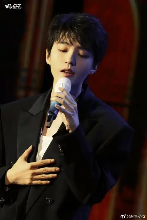 王俊凯黑西装造型活动路透##王俊凯今日成都活动路透