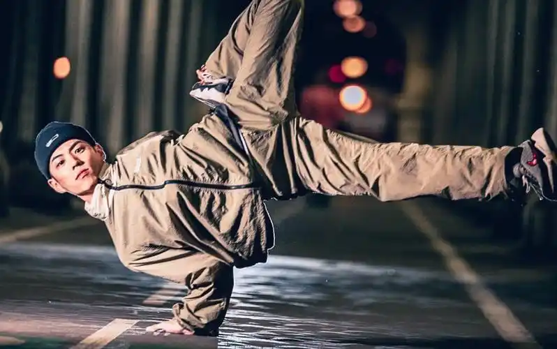 bboy剪影筑梦者椅子王小哈利你的chair能泡茶喝吗