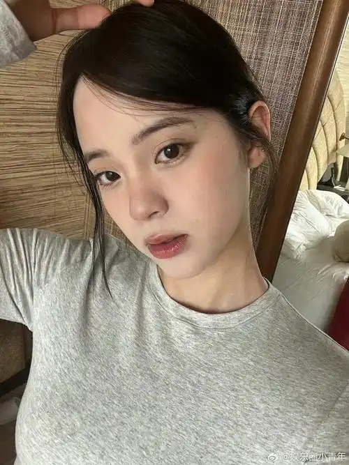 好羡慕欧阳娜娜身上的松弛感感觉她越来越漂亮了