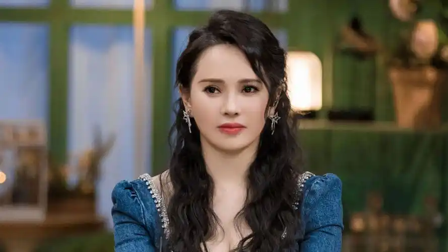 伊能静自曝将去霉霉演唱会,秦昊帮抢vip票,主持人挖坑cue周杰伦