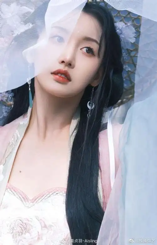 姜贞羽双草芬芳时端午节随拍来咯美目流转