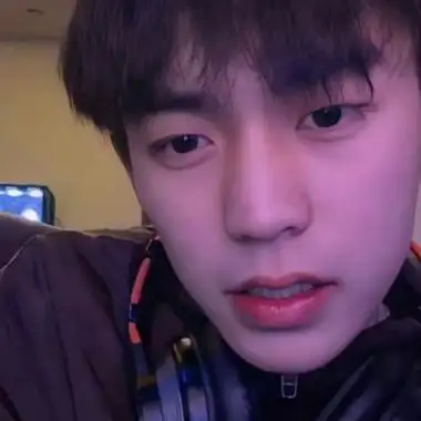 看起来很气质意境唯美帅气男生头像真人帅哥照片-男生头像