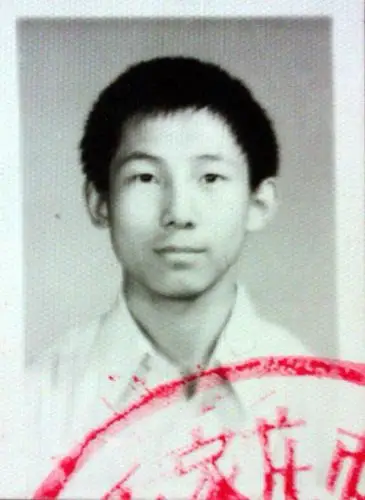 这张有点刚放出来的赶脚哈,高中证件照!