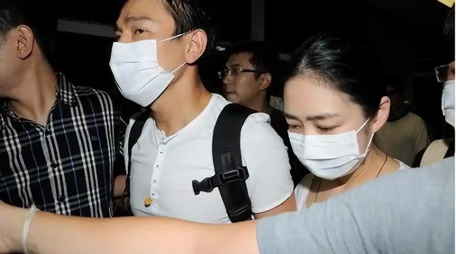 回顾豪门千金朱丽倩携亿万身家嫁给刘德华46岁高龄产子今怎样了