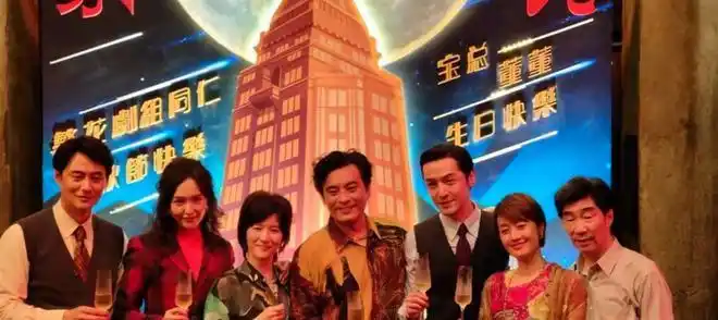 繁花剧组为胡歌庆生胡歌和唐嫣罕见同框歌嫣cp再营业