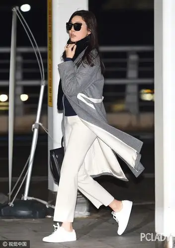 韩国软妹示范春季美搭 "撩汉"技能get起来