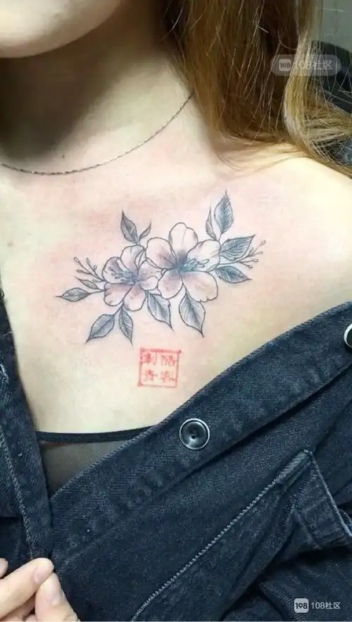 吴江酷客纹身#女生胸前花朵纹身图案