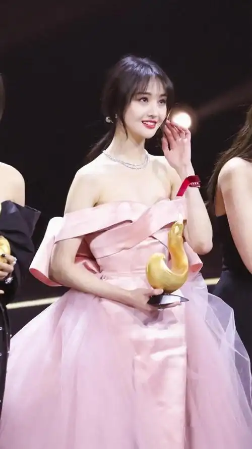 郑爽cos安娜公主灵动优雅太还原网友迪士尼公主本人