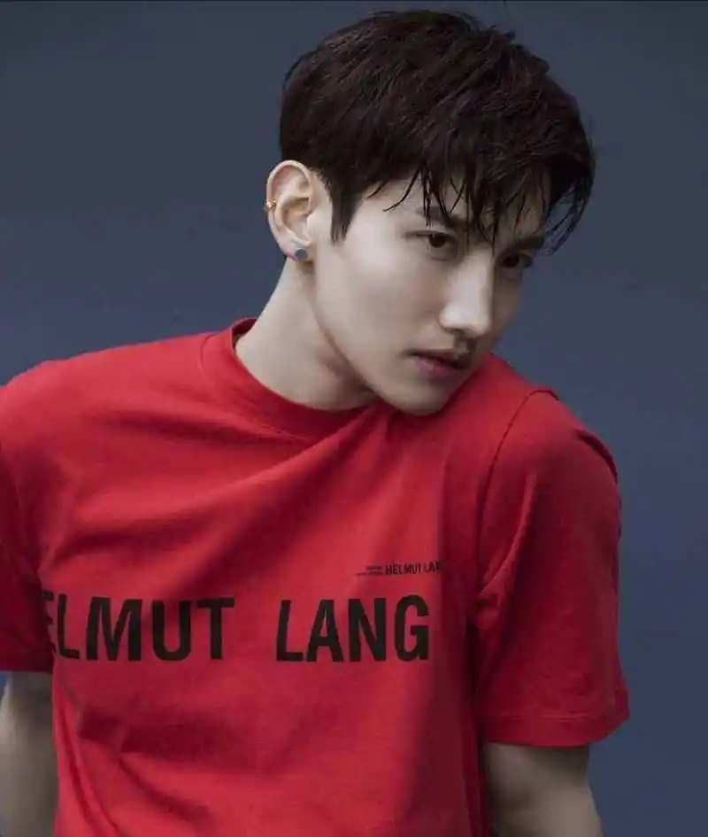 真的是又帅又暖,但到目前为止,沈昌珉的妻子的身份仍然是个谜,网传其