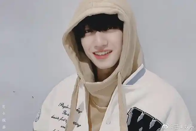 迎接美好新学期,加油[虎爪比心]@tf家族-朱志鑫笑起来真的好治愈啊