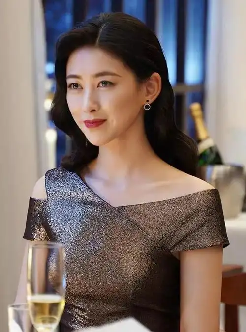 "家世显赫"的8位女明星,有人高攀不起,有人遭到唾弃