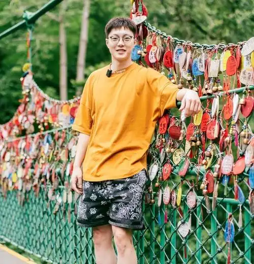 胡明轩是中国优秀的篮球运动员,在各种重大比赛上都有不俗的表现,在