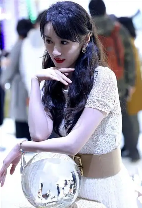 袁冰妍年龄虽小但和baby同框颜值依然被碾压网友仙女和丫鬟