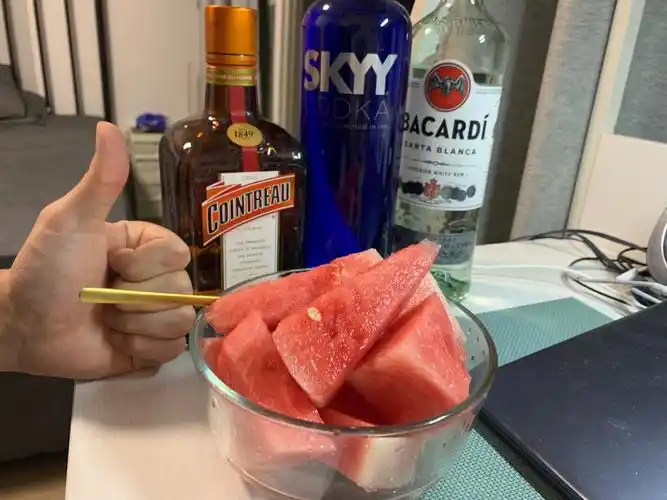 一个人的快乐是喝酒