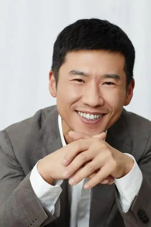 40岁的胡歌从影已经17个年头,算的上圈里为数不多口碑一直在线的男