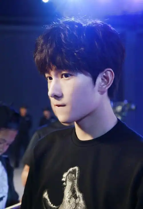 杨洋早期旧照#来看看杨洋青涩的少年时期!