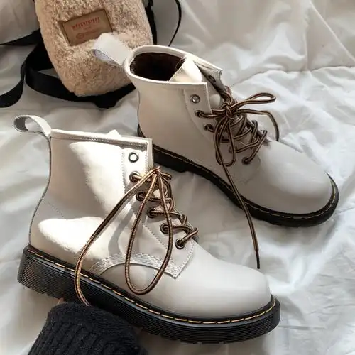 许刘芒 秋冬韩版六孔马丁靴英伦风米白色中筒靴子加绒百搭机车靴