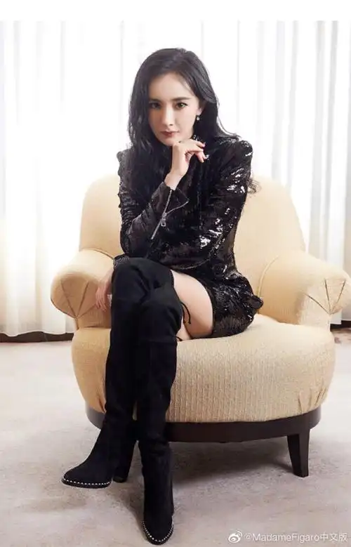 2019年秋冬款杨幂同款粗高跟过膝长靴女圆头黑色后系带显瘦弹力靴