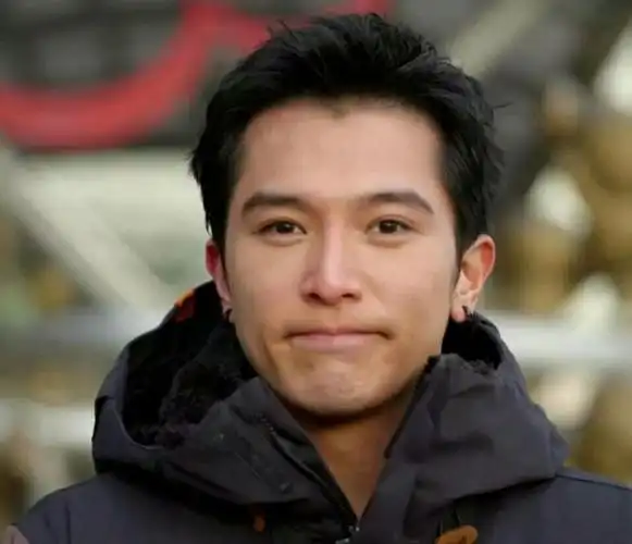 唐嫣的前任邱泽当时自毁前程,现在活得很佛性