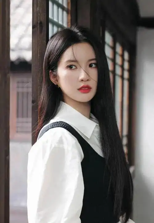 刘些宁清纯美图|乐器|华语歌手|华语音乐_网易订阅