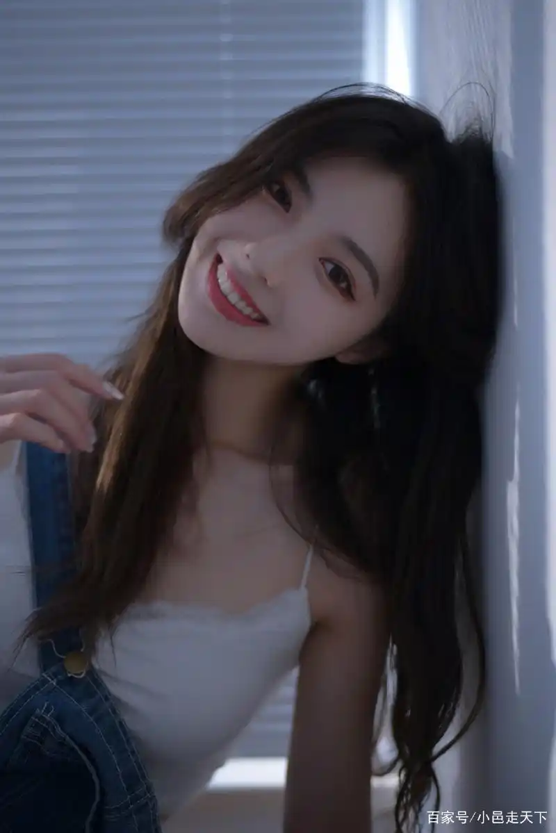 许杨玉琢白色吊带性感写真