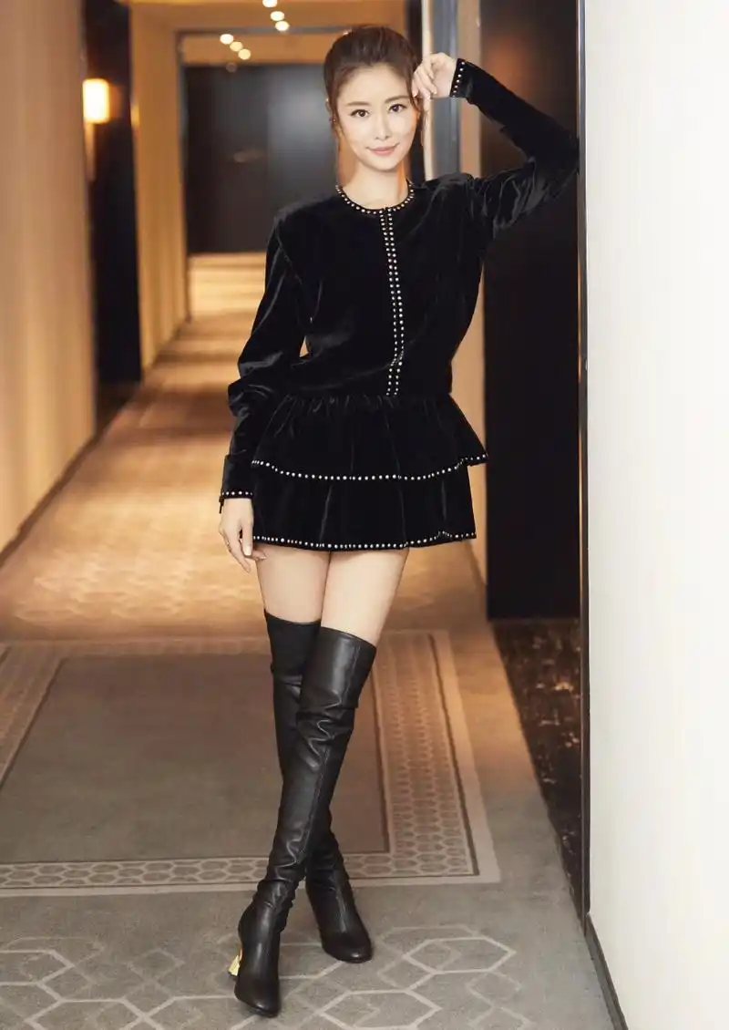 林心如美腿风采录,完美曲线勾勒无尽优雅