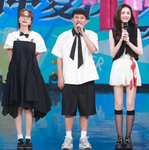 古力娜扎做客《快本》,同框吴昕时的身高我没看错吧?