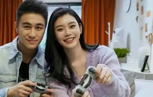 近日,广东的奚梦瑶和何猷君备受瞩目.