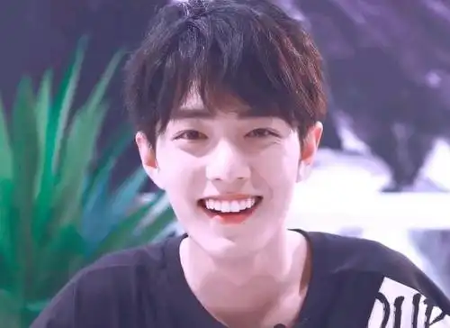 肖战笑容到底有多治愈,如春风拂过温暖了岁月,一眼万年大概如此