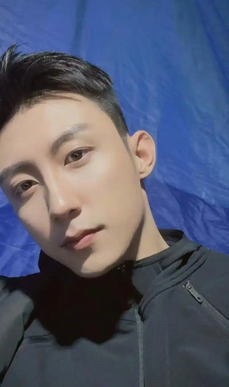 一些早期自拍#黄景瑜 #生图 - 抖音