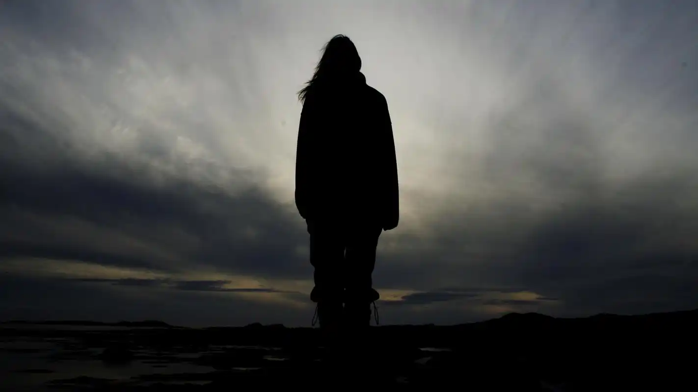 内心孤独黑暗的图片