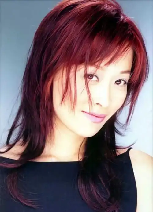 刷到那英年轻时的照片好美啊