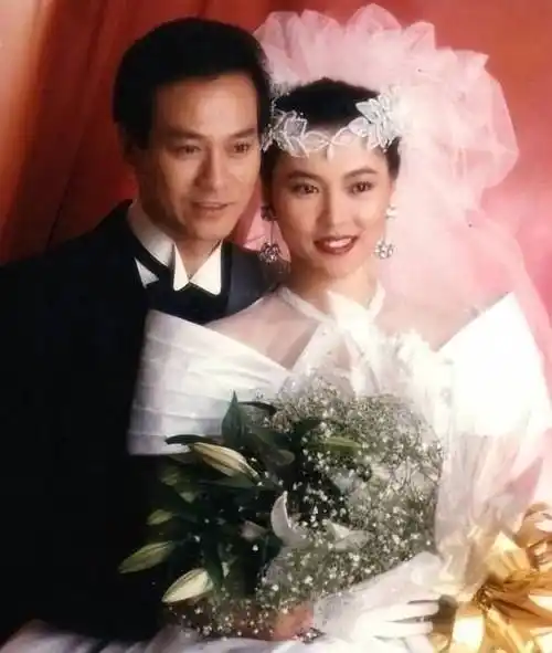 郑少秋长女自杀,现任妻子官晶华两度发声,心思缜密堪称完美公关_秋官